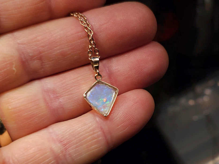 Kristallrose' Australian Solid Crystal Opal 14K Pink Gold Pendant 1g Q65