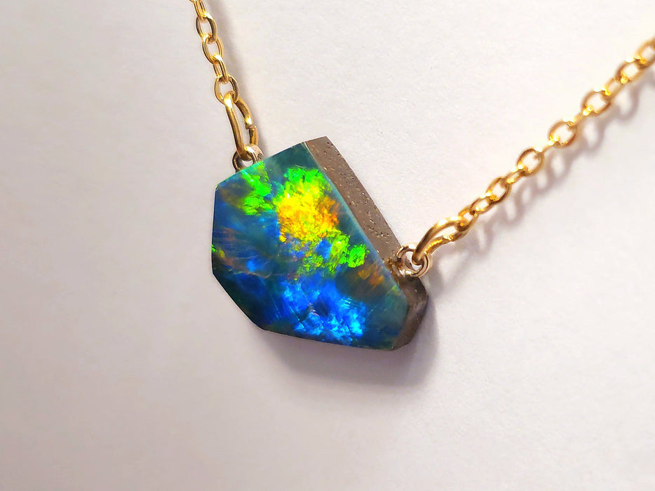 Feu Noir' Rare Bright Australian Opal Valley Opal Pendant 6.6 carat M07