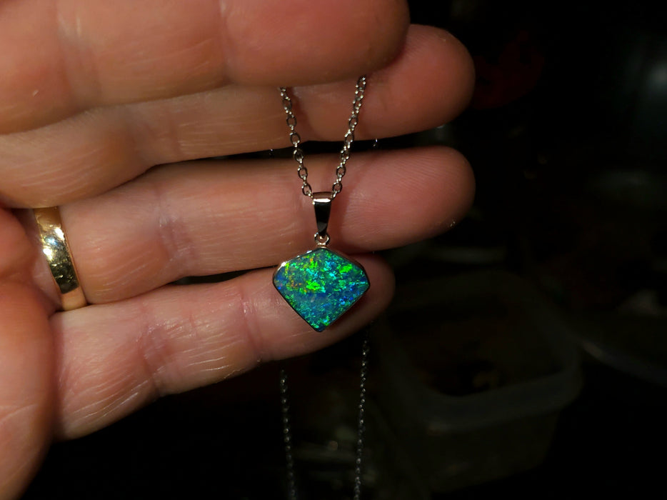 Zumaridi' Bright Australian Opal Pendant 14k White Gold Gift 1.4g P93