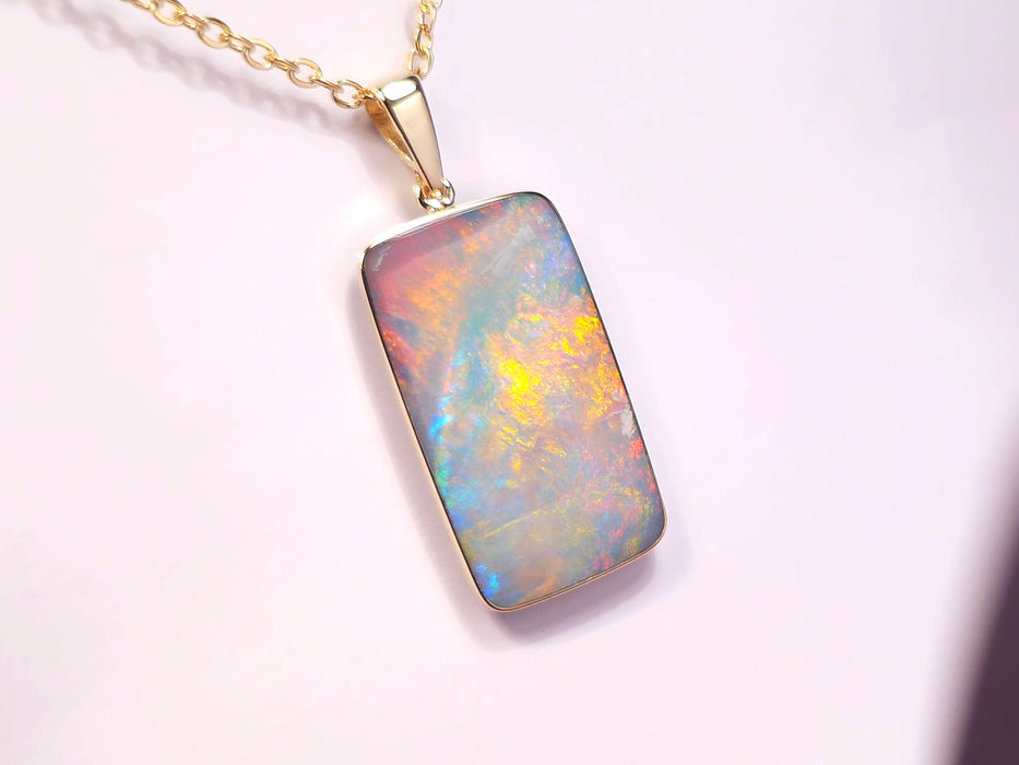 Papyrus' Genuine Australian Opal Pendant 14K Gold 10ct L16