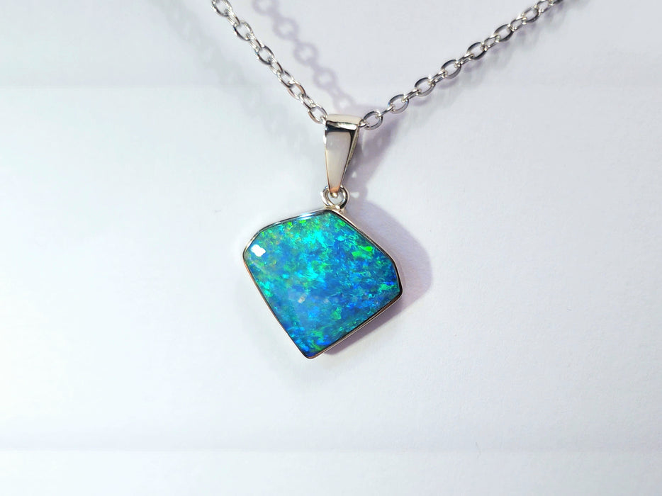 Zumaridi' Bright Australian Opal Pendant 14k White Gold Gift 1.4g P93