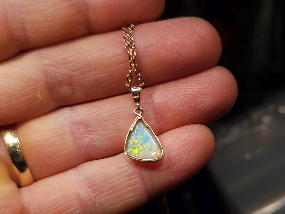 Rosabo' Australian Solid Crystal Opal 14K Pink Gold Pendant 1.1g Q64