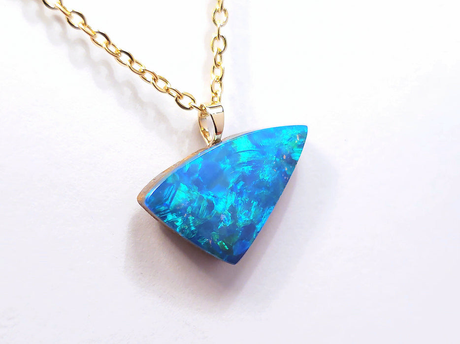 Eau Brilliante' Australian Opal Doublet Pendant 4. 7 carats M10